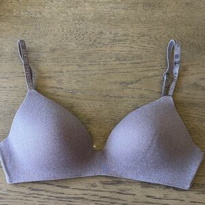 Victoria's Secret Sparkle Lavender T-Shirt Bra 32D Excellent Condition!